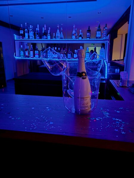 Contact bar Elvetia / 300 CHF / ora